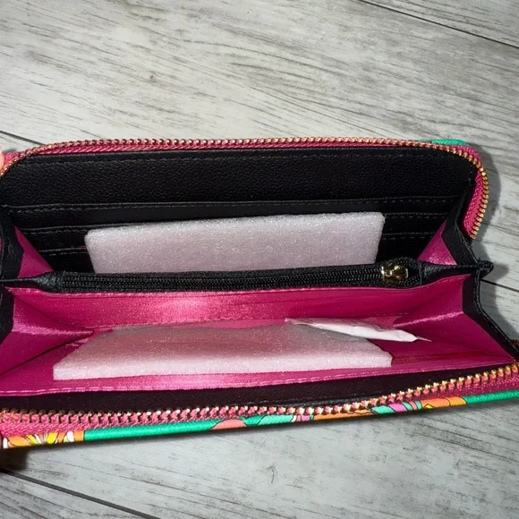 Trina Turk Wallet NWT - Picture 3 of 3